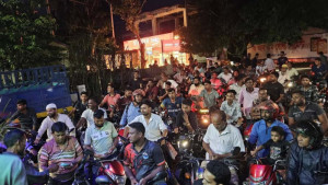 তেল সংকটের গুঞ্জনে বাগমারার ফিলিং স্টেশনগুলোতে উপচে পড়া ভিড়