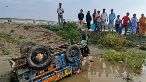 সলঙ্গায় বাসের ধাক্কায় প্রাণ গেল মা-ছেলের