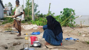 বার বার ভাঙনে নিঃস্ব আঁখিদের ঠিকানা খোলা আকাশ
