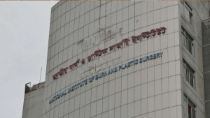 গভীর রাতে সেলুনে এসি বিস্ফোরণ, দগ্ধ ১০