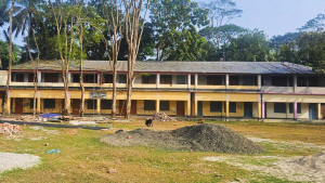 শ্রেণিকক্ষে ঢুকে ৩ শিক্ষার্থীকে অভিভাবকের মারধর, থামাতে গিয়ে ২ শিক্ষক লাঞ্ছিত