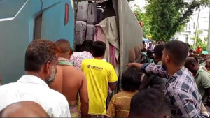 চুয়াডাঙ্গায় নিয়ন্ত্রণ হারিয়ে যাত্রীবাহী বাস উল্টে আহত ৩০