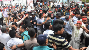 চট্টগ্রামে এনসিপি-বিএনপি নেতাকর্মীদের মধ্যে উত্তেজনা, হাতাহাতি