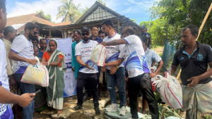 অতিবৃষ্টিতে ক্ষতিগ্রস্ত কৃষকদের পাশে অগ্রণী ডিস্ট্রিবিউশন কোম্পানি লিমিটেড