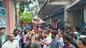 যশোরে এমপি গোলাম রসুলের বাড়িতে হামলা, সড়ক অবরোধ