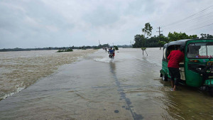 তাহিরপুরে পাহাড়ি ঢলে নিম্নাঞ্চল প্লাবিত, কর্মহীন খেটে খাওয়া মানুষ