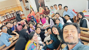 বন্ধুত্বের রঙে রাঙানো বিকেল
