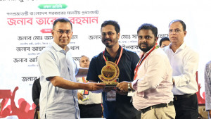 জুলাই স্মৃতি স্মারক তুলে দিলেন প্রধানমন্ত্রী 