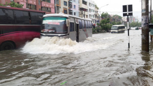 টানা বৃষ্টিতে রাজধানীর বিভিন্ন এলাকায় জলাবদ্ধতা, ভোগান্তি