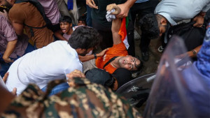 ককরোচ জনতা পার্টির বিক্ষোভ কতদূর গড়াতে পারে 