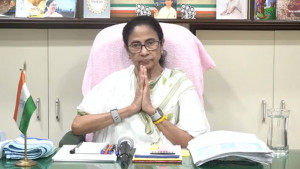কার্যালয়ে তালা দিতে পারবেন, কিন্তু মানুষের হৃদয়ে পারবেন না: মমতা