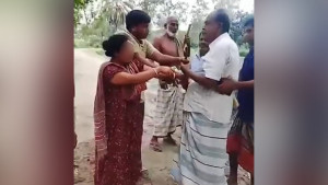 নারীসহ একাধিক ব্যক্তিকে পেটালেন ইউপি চেয়ারম্যান, ভিডিও ভাইরাল