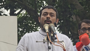 বন্যায় মানুষ মারা যাচ্ছে, প্রধানমন্ত্রী গেলেন বরিশালে