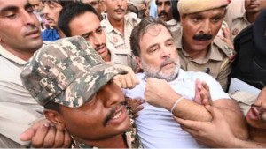 মোদির বাসভবনের সামনে থেকে রাহুল ও প্রিয়াঙ্কা আটক