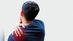 কাঁধের ব্যথা কমান ঘরোয়া উপায়ে