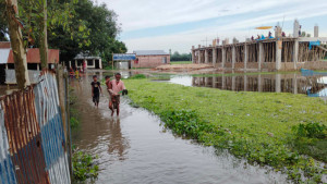 কালভার্ট-ড্রেন বন্ধ করে স্থাপনা পানিবন্দি ৫০০ পরিবার
