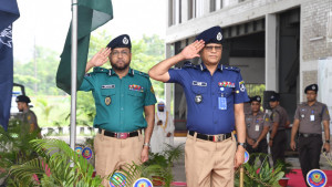 নতুন পোশাকে পুলিশ
