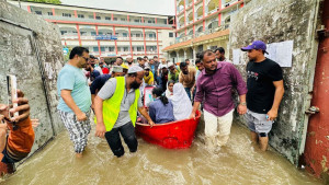 কুমিল্লার এক কেন্দ্রে ‘সময় বিড়ম্বনায়’ এইচএসসি পরীক্ষার্থীরা