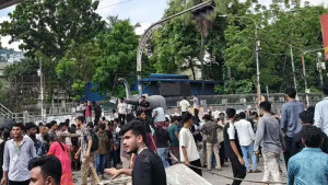 আবারও সায়েন্সল্যাব মোড়ে শিক্ষার্থীদের অবস্থান