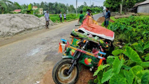 শ্বশুরবাড়ি যাওয়ার পথে সড়ক দুর্ঘটনায় নিহত ২