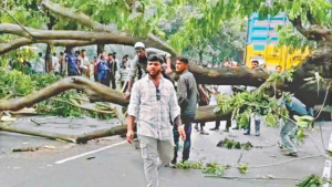 আসলাম চৌধুরীর প্রার্থিতা বাতিল, মহাসড়ক অবরোধ করল নেতাকর্মীরা