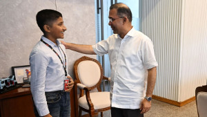 প্রধানমন্ত্রীর সঙ্গে ভুবন ভোলানো হাসিতে মন জয় করা সেই তাহসিনের সাক্ষাৎ