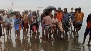 টেকনাফে রোহিঙ্গাবাহী নৌকাডুবি, নিখোঁজ ১৩