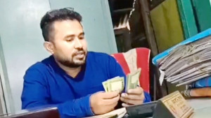 গুনে গুনে টাকা নেওয়া সেই ভূমি কর্মকর্তা বরখাস্ত