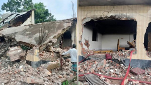 আ.লীগ নেতার বাড়ি গুঁড়িয়ে দেওয়ার ঘটনায় মামলা হয়নি
