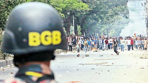 কারফিউ ভেঙে রাজপথে জনতা