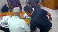 ব্যবসায়ীর অণ্ডকোষ চেপে চেক-স্ট্যাম্পে স্বাক্ষর আদায়