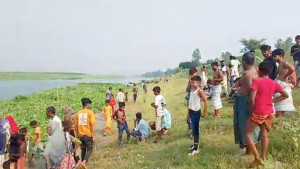 পদ্মা নদী থেকে বস্তাবন্দি অবস্থায় কিশোরীর মরদেহ উদ্ধার
