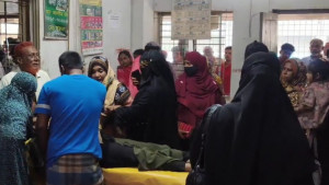 লক্ষ্মীপুরে পিকআপ-অটোরিকশার সংঘর্ষে প্রাণ গেল গৃহবধূর