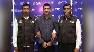 গ্রাহকের ক্রেডিট কার্ড নিয়ে টাকা উত্তোলন: সাবেক ব্যাংক কর্মকর্তা গ্রেপ্তার