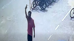 কালুরঘাট বিসিক এলাকায় প্রকাশ্যে অস্ত্র উঁচিয়ে গুলি