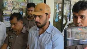 স্ত্রী আত্মহত্যার প্ররোচনার মামলায় অভিনেতা জাহের আলভী কারাগারে