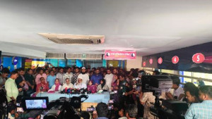 যদি মন্ত্রী বলে থাকলেন টাকা নিয়ে ঘুরেছি, তাঁকেই প্রমাণ দিতে হবে