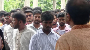 শ্রেণিকক্ষেই নারী শিক্ষককে থাপ্পড় ও ঘুষি শিক্ষার্থীর