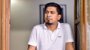 কথা বলতে পারছেন না ‘ব্যাচেলর পয়েন্ট’ নির্মাতা, চাইলেন দোয়া