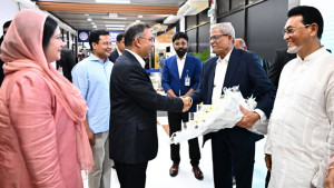 ৬ দিনের বিদেশ সফর শেষে দেশে ফিরলেন প্রধানমন্ত্রী