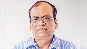 এভাবে একটা সম্মানজনক পদ ছিনিয়ে নেওয়ার নজির নেই