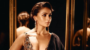 দুই সিনেমা নিয়ে আলোচনায় আলিয়া