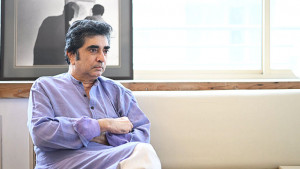 স্মৃতির ভেতর দিয়ে হেঁটে যাওয়া একজন নির্মাতা