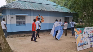 আর্জেন্টিনার পতাকার রঙে পুরো বাড়ি রাঙালেন মেসি ভক্ত মেহেদী