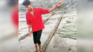 সন্দ্বীপে ভাঙনে উন্মুক্ত হয়ে পড়েছে সাবমেরিন কেবল