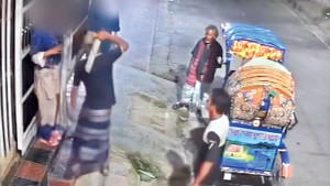 মোহাম্মদপুরে বাসার সামনে ছিনতাইয়ের শিকার দুই বোন