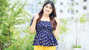 রোদ-বৃষ্টিতে চুলের যত্ন