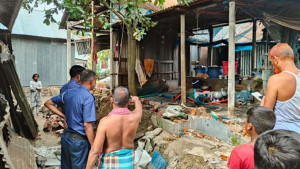 যুবশক্তি নেতার বিরুদ্ধে  রাস্তা বন্ধের অভিযোগ