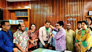 অ্যাথলেট দম্পতিকে সংবর্ধনা জেলা প্রশাসকের