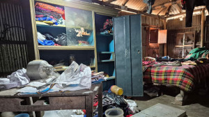তল্লাশির নামে ঘরবাড়ি তছনছ টাকা লুটপাটের অভিযোগ